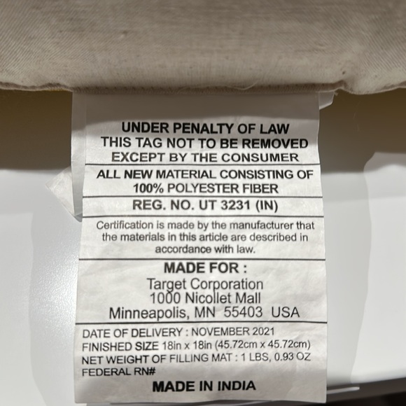 🌸NEW BUNDLE Of 3 THRESHOLD DECORATIVE PILLOW 18in x 18 in NEW WITH TAGS. - Picture 14 of 15